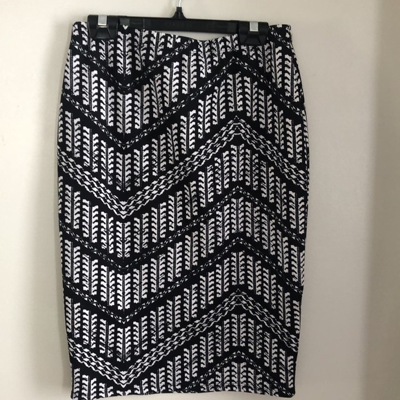 Geometric Pencil Skirt Size M Made in USA - Picture 5 of 8